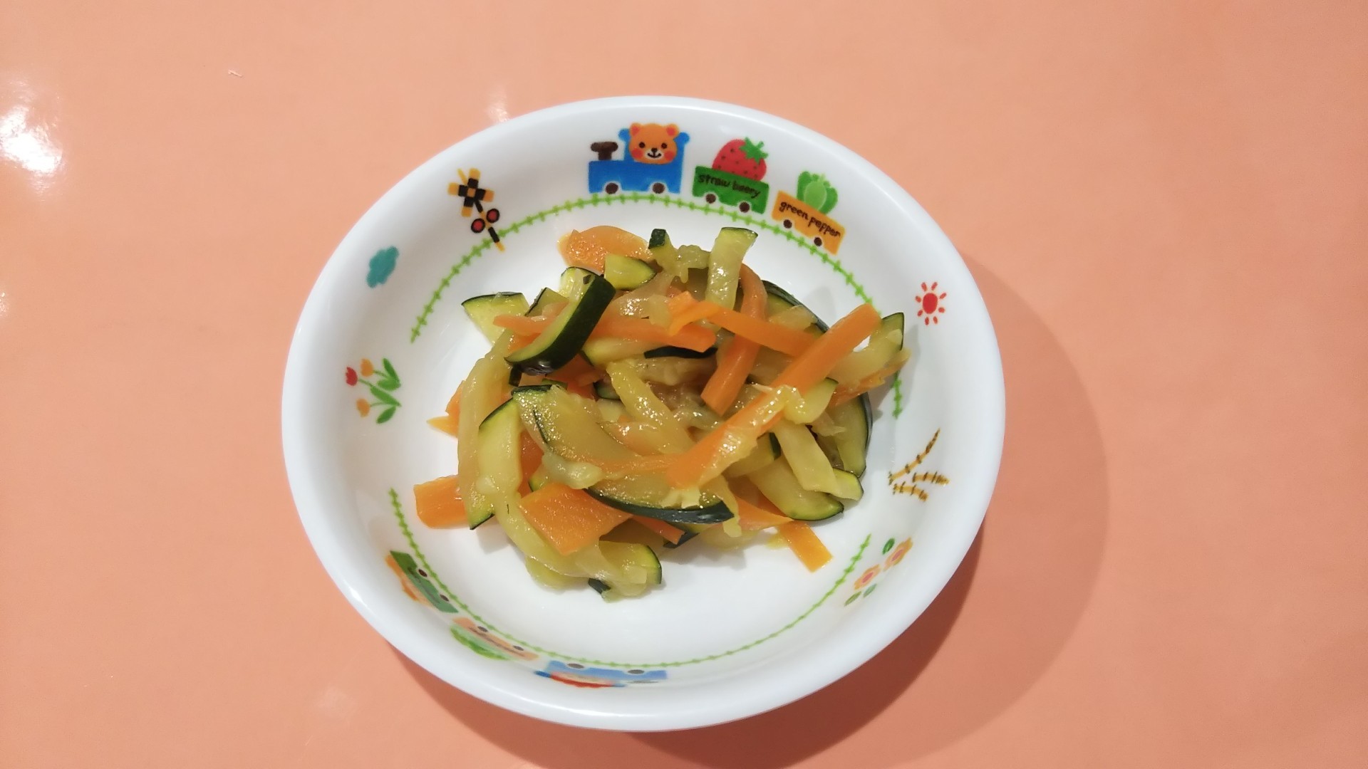 人参とズッキーニのしりしり ぬくもりのおうち保育給食レシピ集 人参とズッキーニのしりしり ぬくもりのおうち保育給食レシピ集