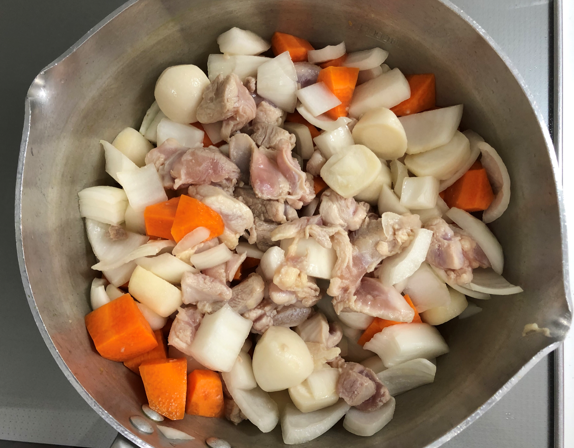 鶏肉と里芋の煮物 ぬくもりのおうち保育給食レシピ集 鶏肉と里芋の煮物 ぬくもりのおうち保育給食レシピ集