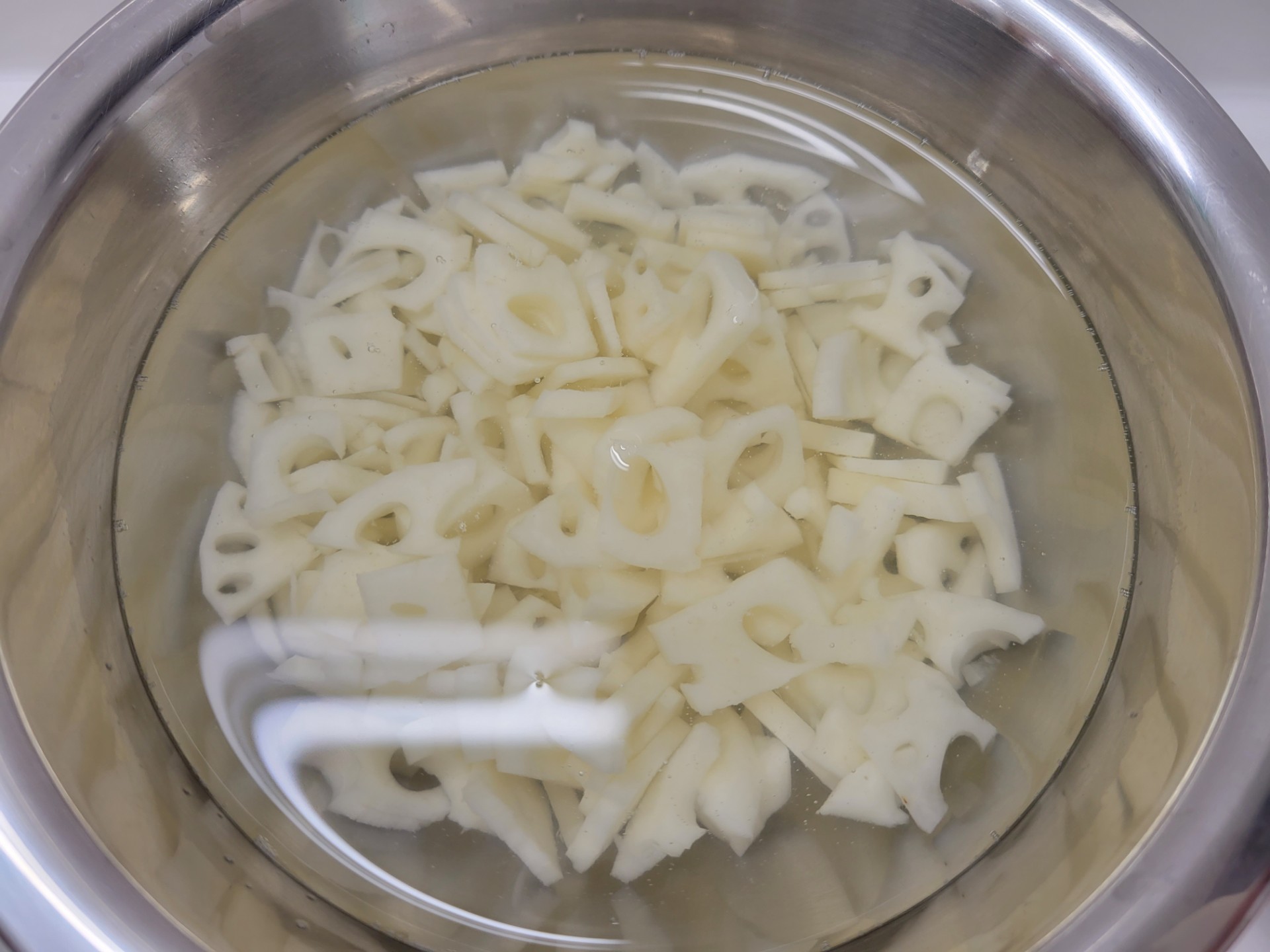 鶏肉とれんこんの甘辛炒め ぬくもりのおうち保育給食レシピ集