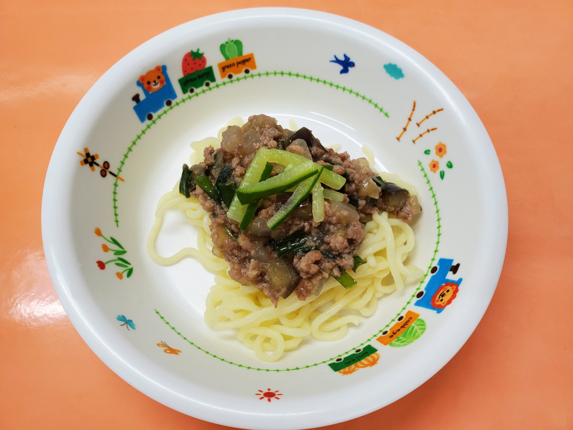 ジャージャー麺 ぬくもりのおうち保育給食レシピ集 ジャージャー麺 ぬくもりのおうち保育給食レシピ集